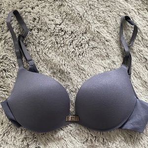 Victoria’s Secret 32B